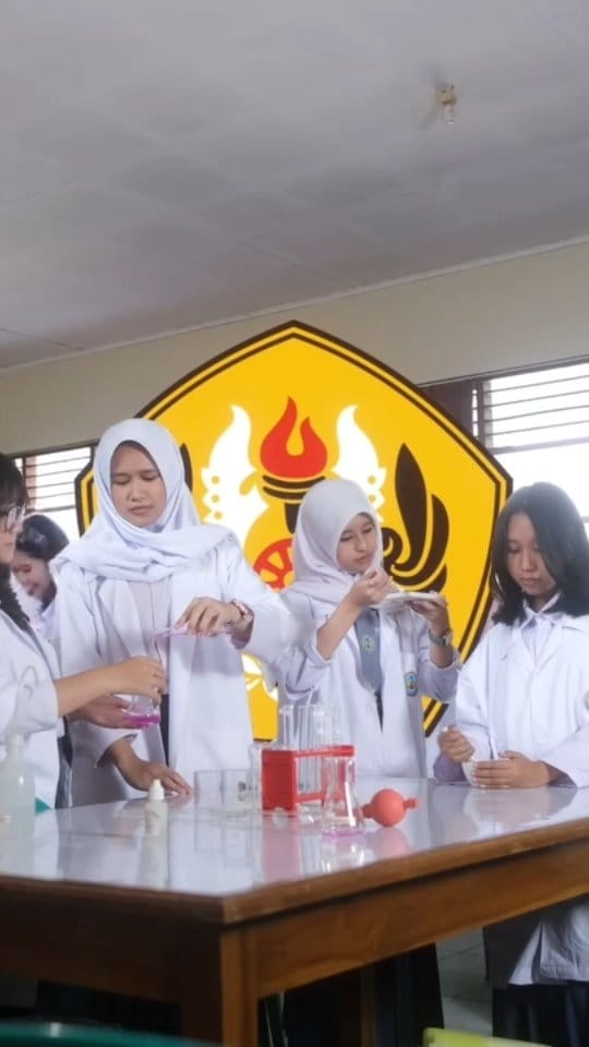 Post 5 by SMAN 11 Garut on Instagram (video)