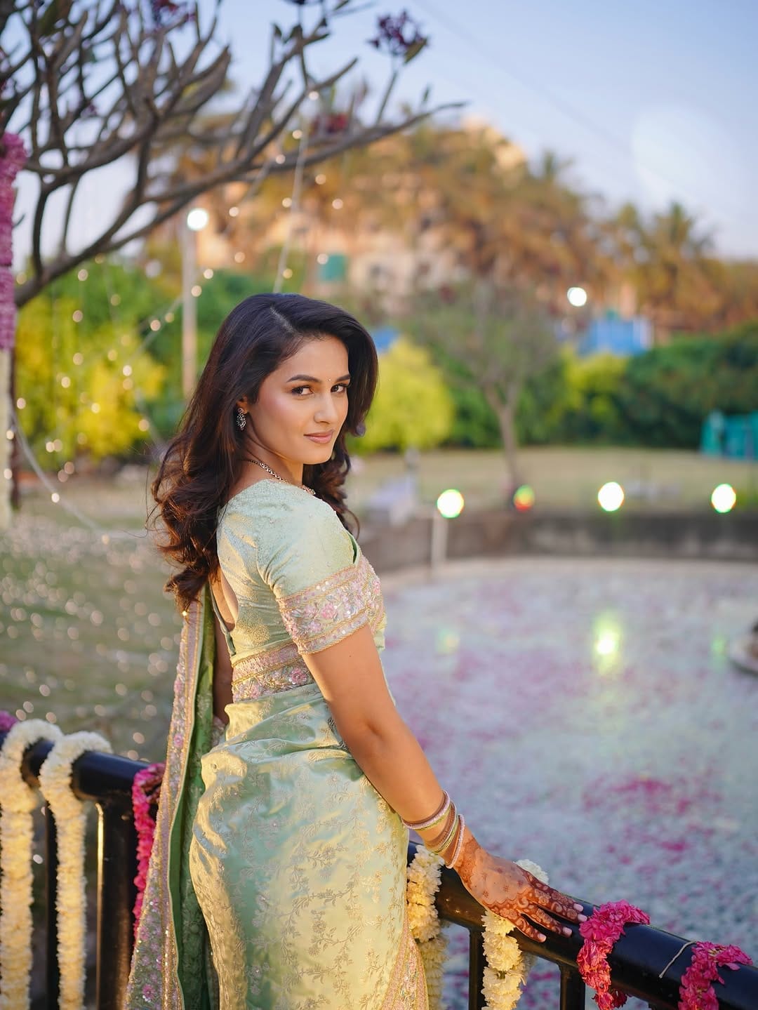 Post 9 by वैष्णवी 🦢 on Instagram (carousel)