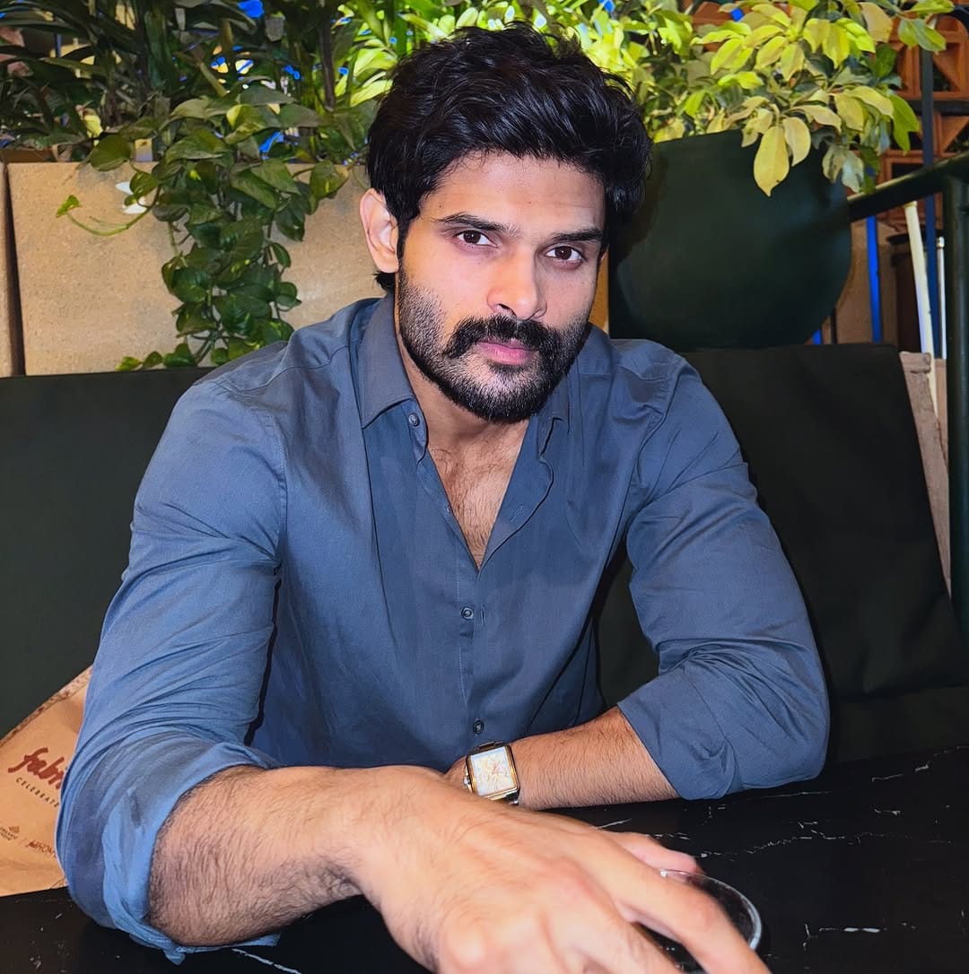 Post 5 by Vaibhav Singh on Instagram (carousel)