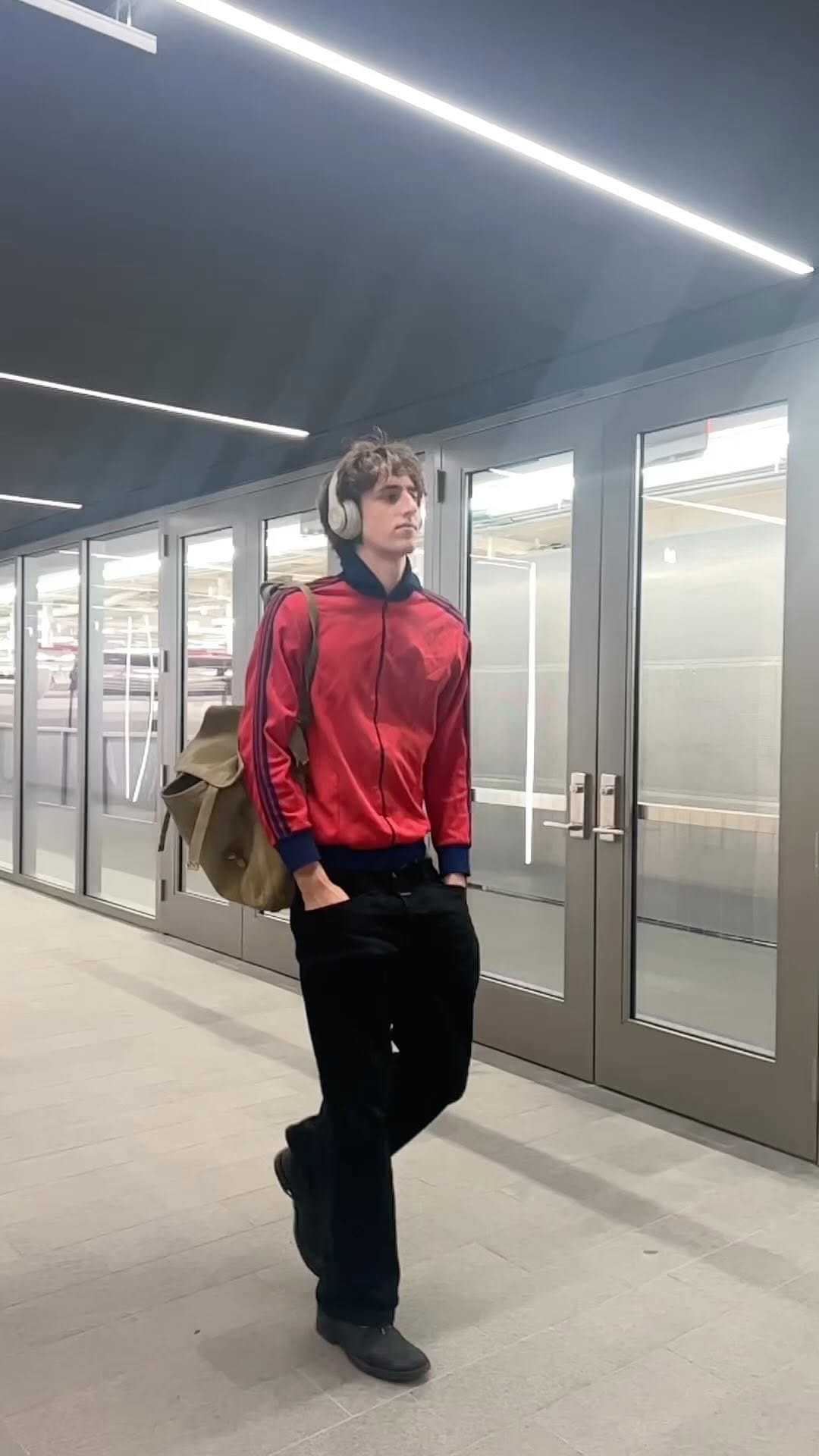 Post 10 by NYU Men’s Volleyball on Instagram (video)