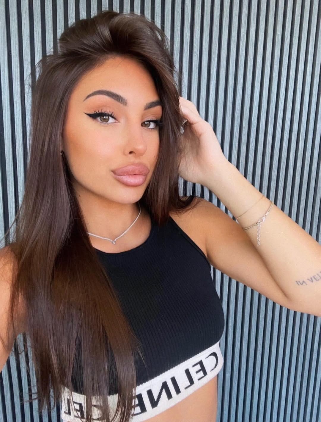 Post 5 by 𝑴𝒂𝒏𝒊𝒍𝒂 𝑨𝒖𝒓𝒐𝒓𝒂 ♥ on Instagram (image)