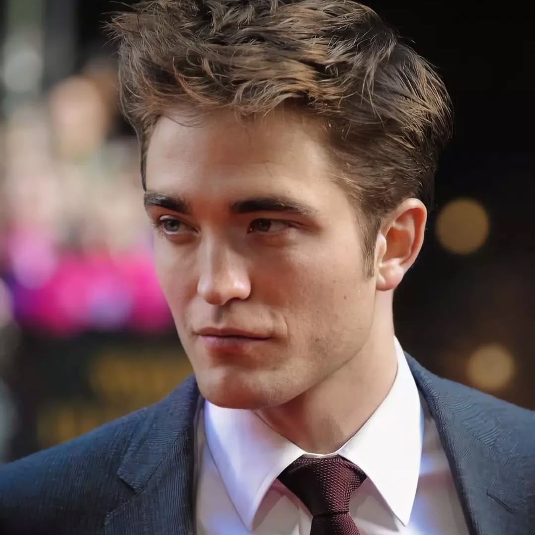 Post 6 by ROBERT PATTISON 🔵 on Instagram (carousel)