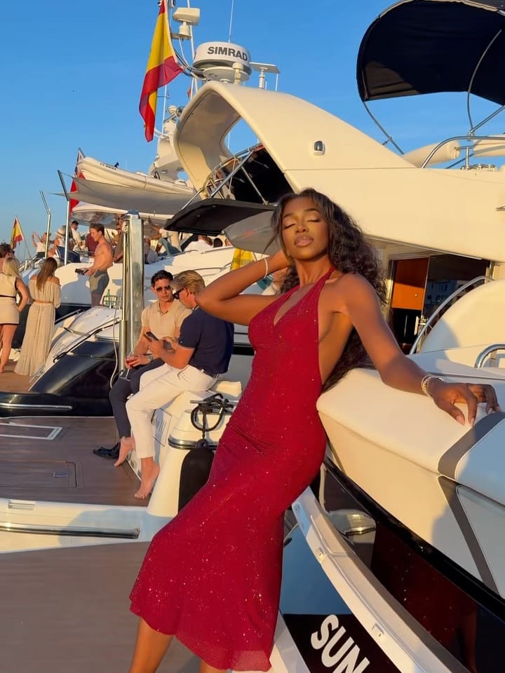 Post 5 by 𝐴𝑚𝑦 𝐺𝑢𝑒𝑦𝑒 on Instagram (carousel)