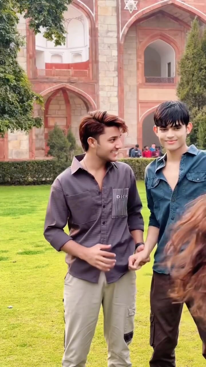 Post 2 by SOYAB KHAN on Instagram (video)