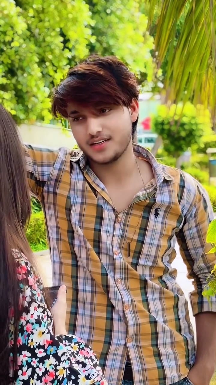 Post 3 by SOYAB KHAN on Instagram (video)