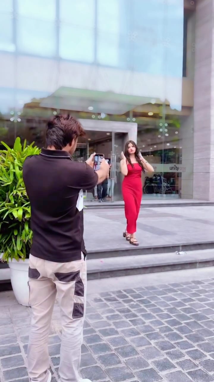 Post 4 by SOYAB KHAN on Instagram (video)