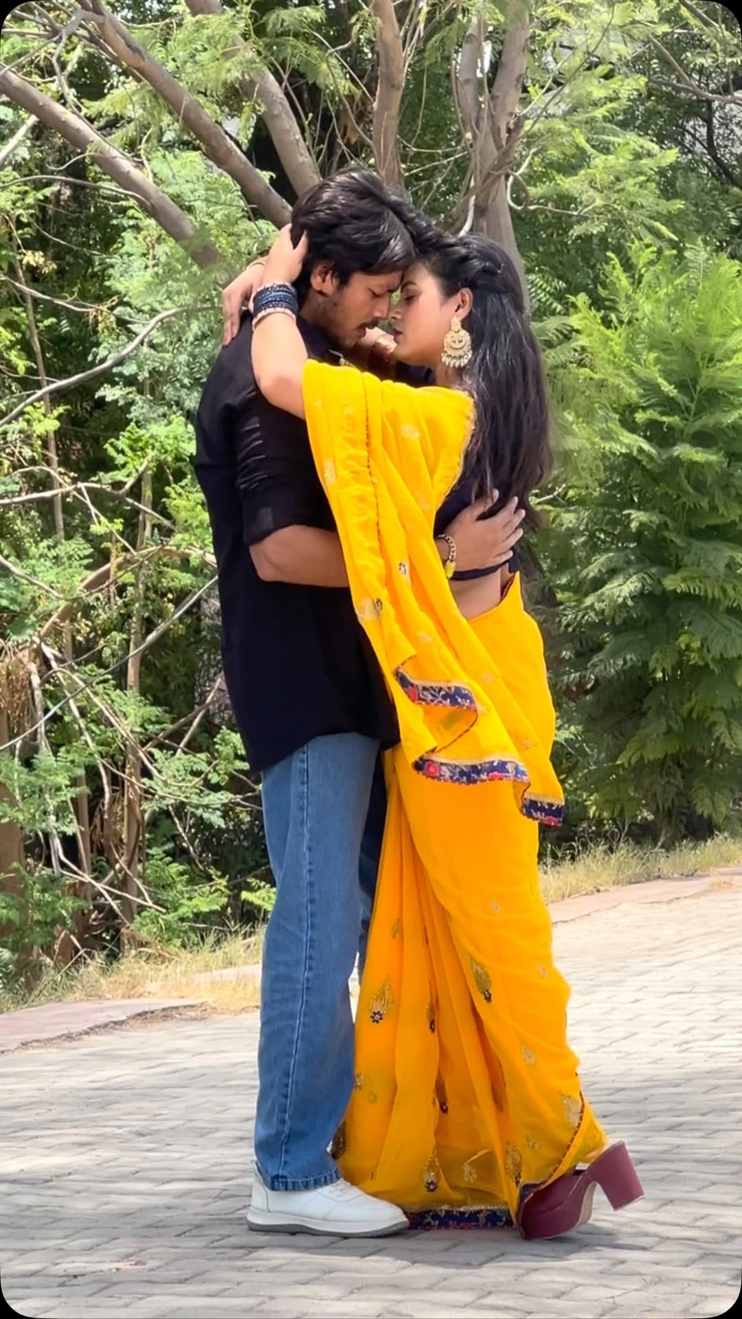 Post 2 by 🧿Priti Maurya🇮🇳 on Instagram (video)