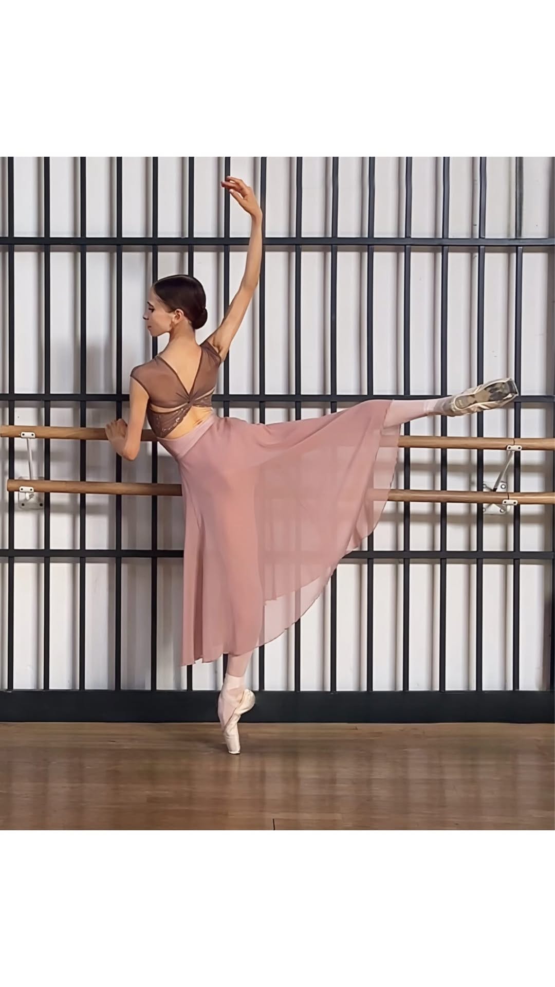Post 3 by 𝑴𝒂𝒓𝒕𝒂 𝑴𝒐𝒍𝒊𝒏𝒂𝒓𝒊🩰 on Instagram (video)