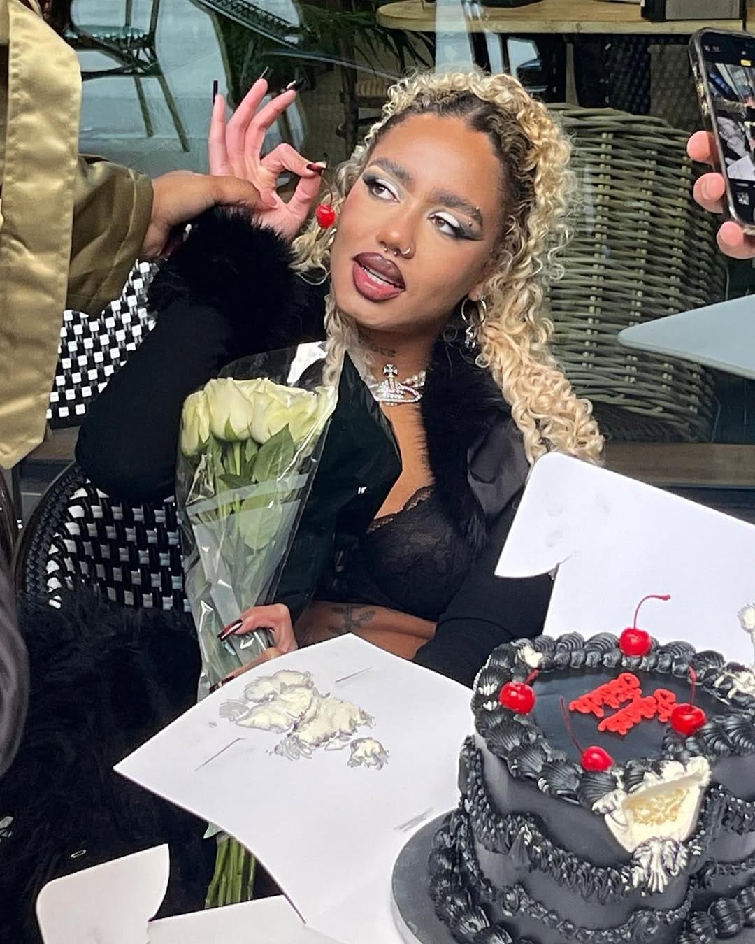 Post 10 by 𝔏𝔬𝔲𝔦𝔰𝔞 𝔰𝔱𝔞𝔯 on Instagram (carousel)