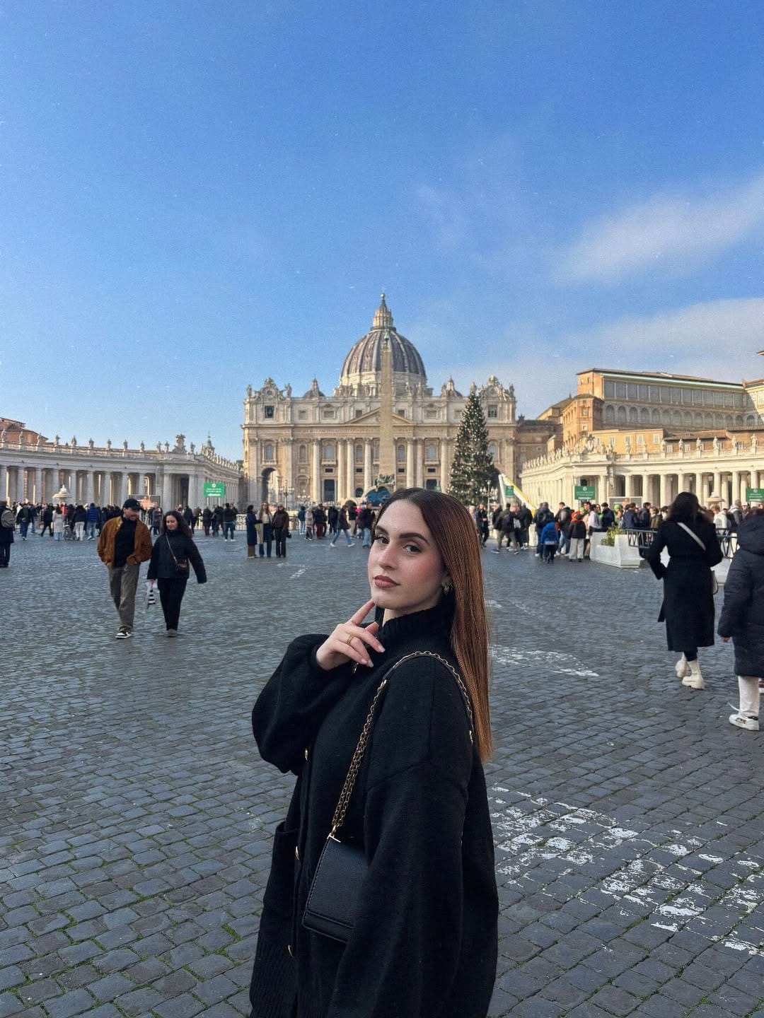 Post 5 by 𝐵𝐸𝑁𝐸𝐷𝐸𝑇𝑇𝐴👤 on Instagram (carousel)
