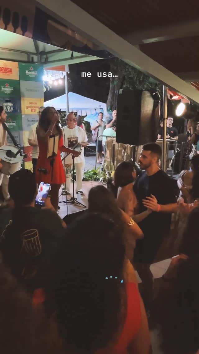 Post 7 by Dani Cruz | cantora on Instagram (video)