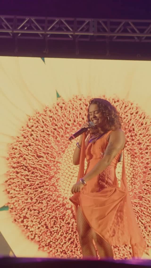 Post 8 by Dani Cruz | cantora on Instagram (video)
