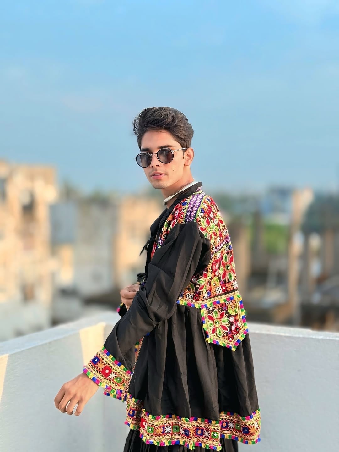 Post 5 by 𝐀𝐘𝐔𝐒𝐇 𝐁𝐇𝐀𝐓𝐈🔥 on Instagram (carousel)