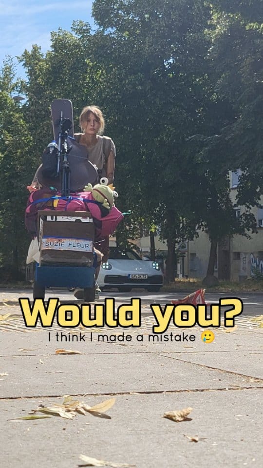 Post 2 by 🌼Suzie Fleur 🎶Street musician 🧚‍♀️Urban Fairy on Instagram (video)