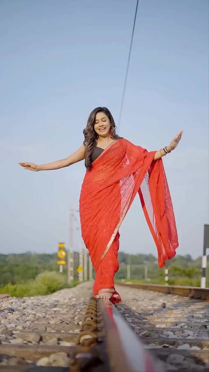 Post 2 by Sanchari Mondal on Instagram (video)