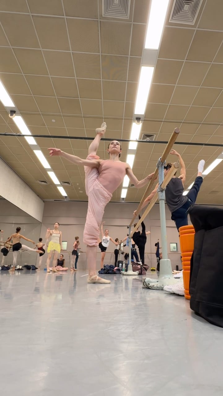 Post 2 by Anna Ol • Ballet artist on Instagram (video)