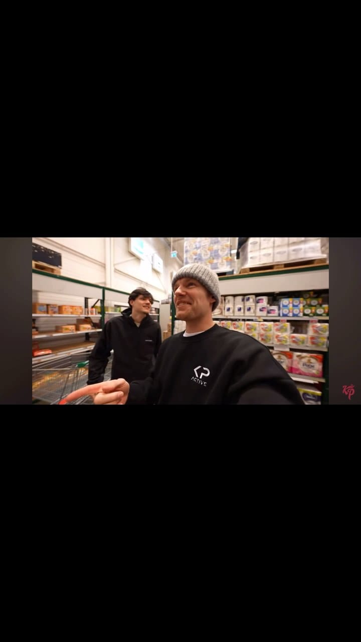 Post 8 by Fan pagina 🤭 on Instagram (video)