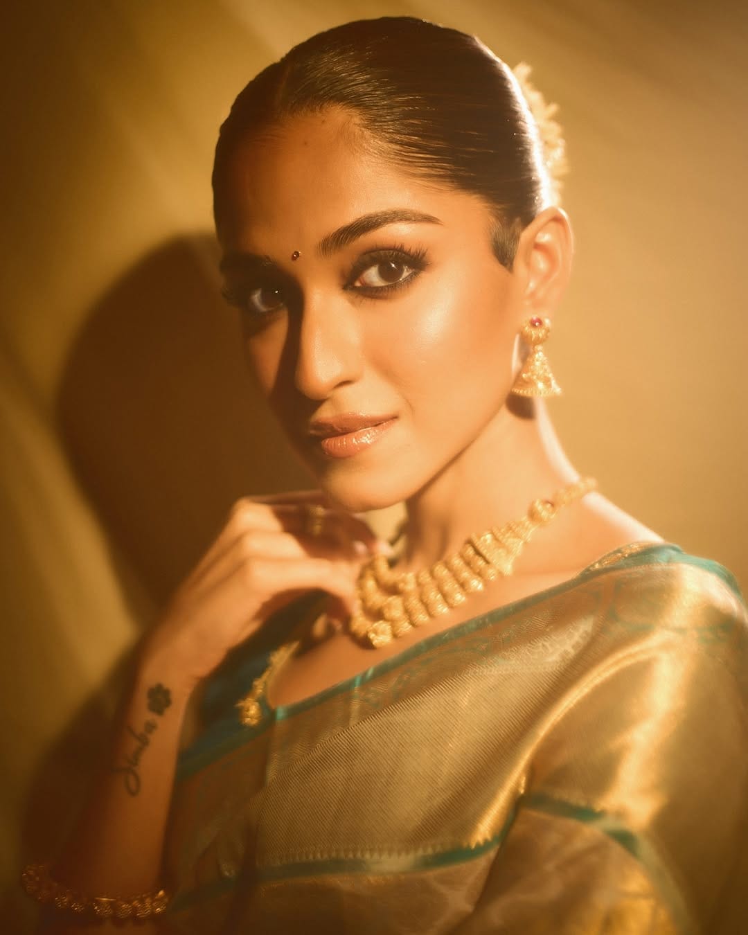 Post 10 by Apeksha Shetty on Instagram (carousel)