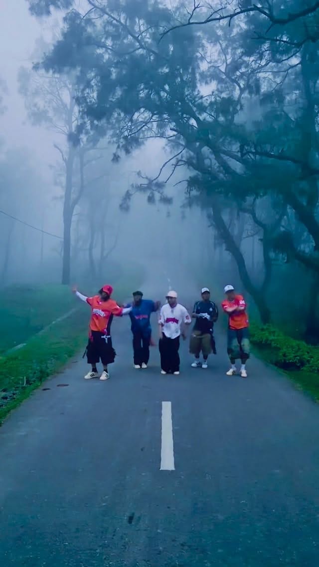 Post 8 by Ady Petrusz-Hayer on Instagram (video)