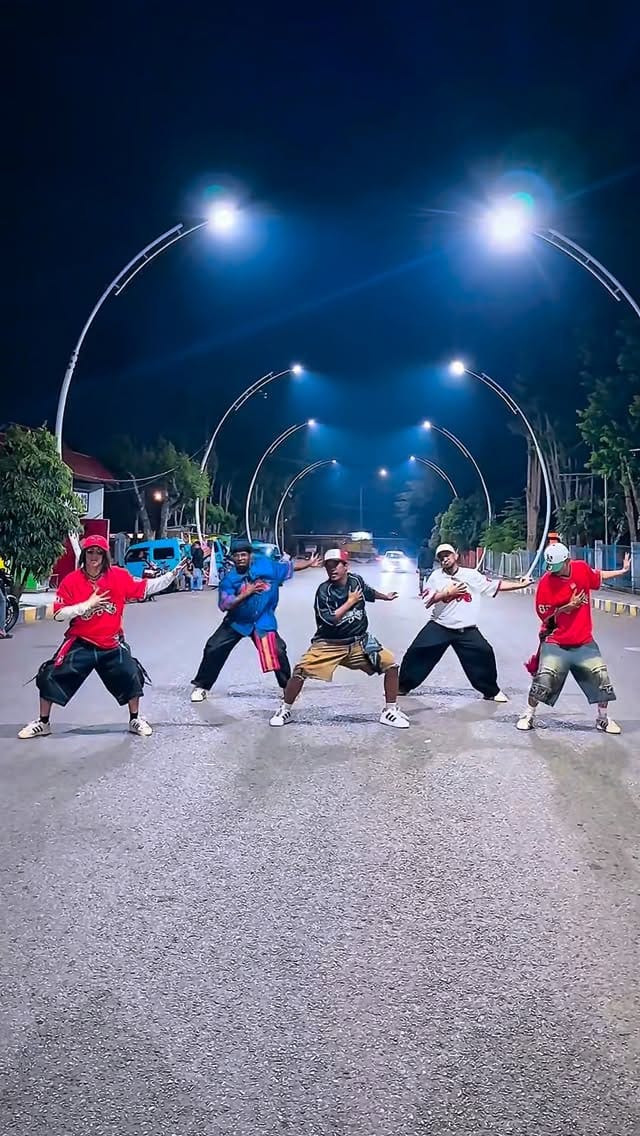 Post 7 by Ady Petrusz-Hayer on Instagram (video)