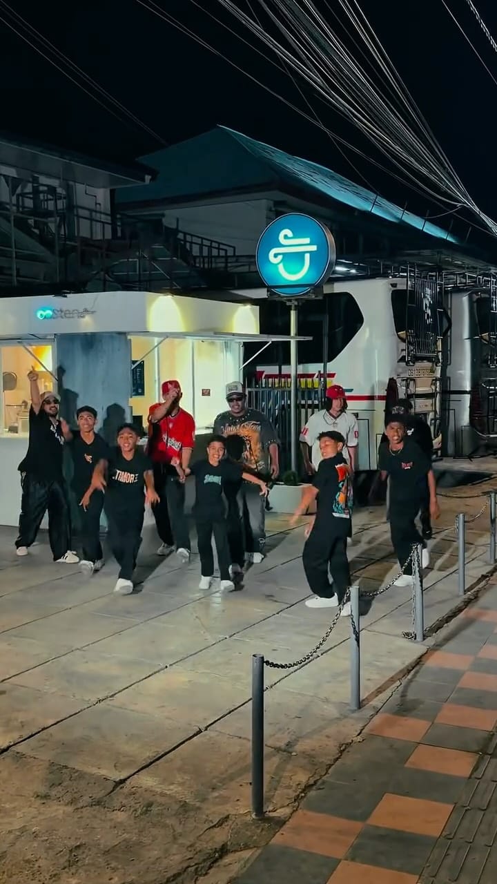 Post 6 by Ady Petrusz-Hayer on Instagram (video)