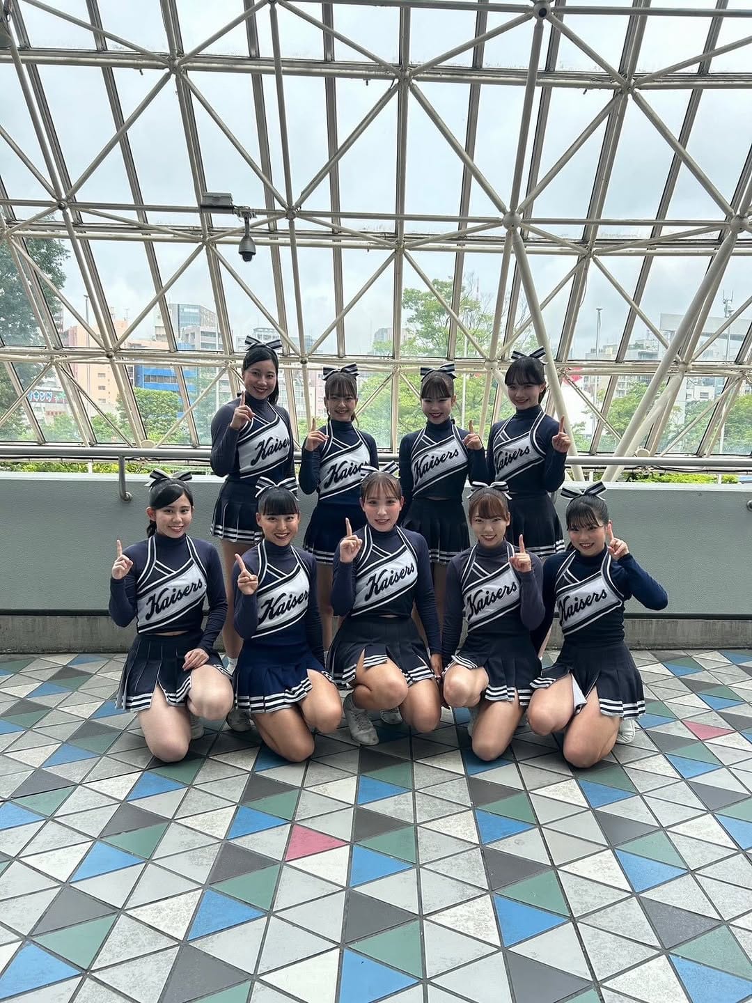 Post 4 by 関西大学応援団バトン・チアリーダー部 on Instagram (carousel)