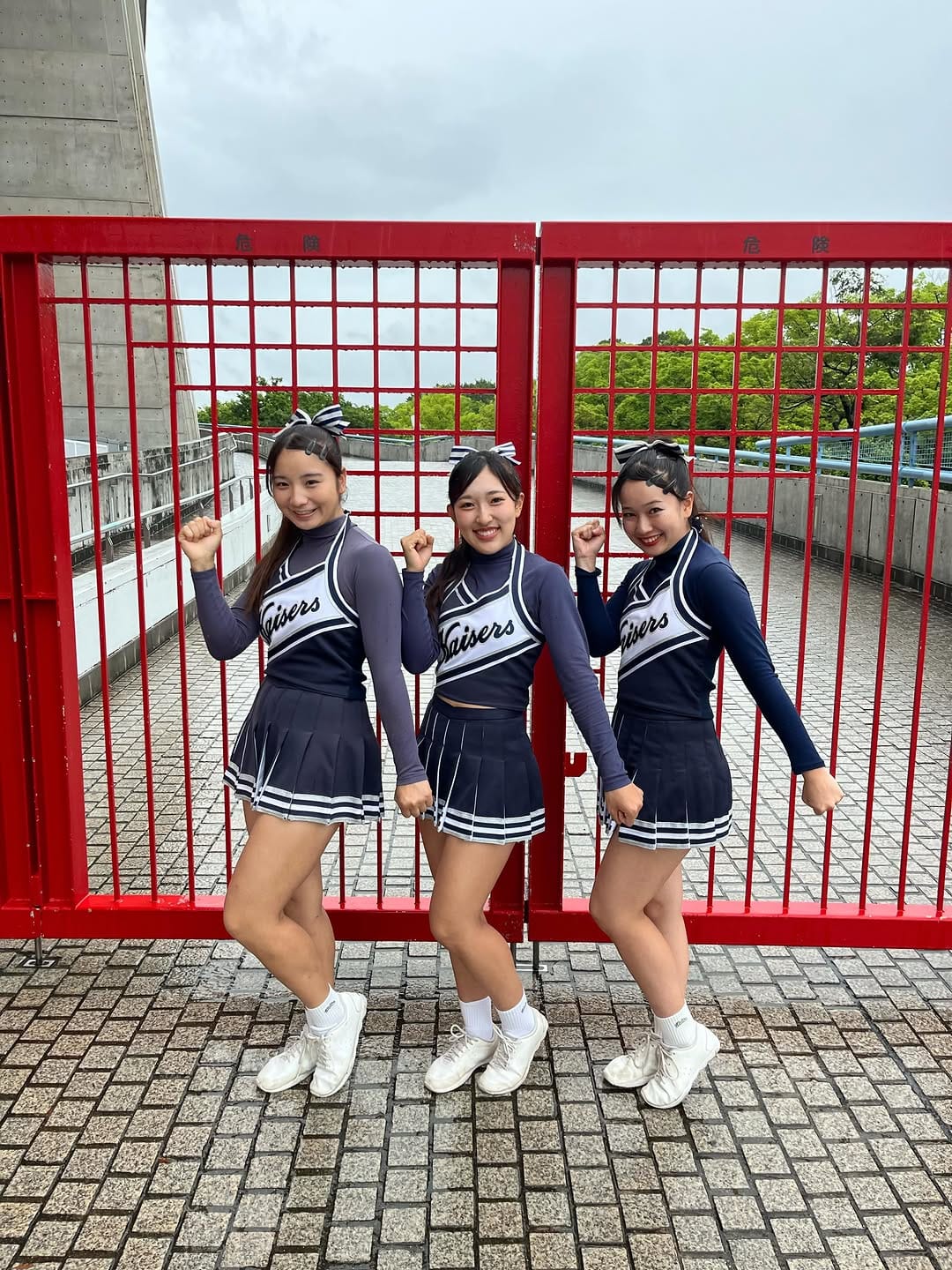 Post 9 by 関西大学応援団バトン・チアリーダー部 on Instagram (carousel)