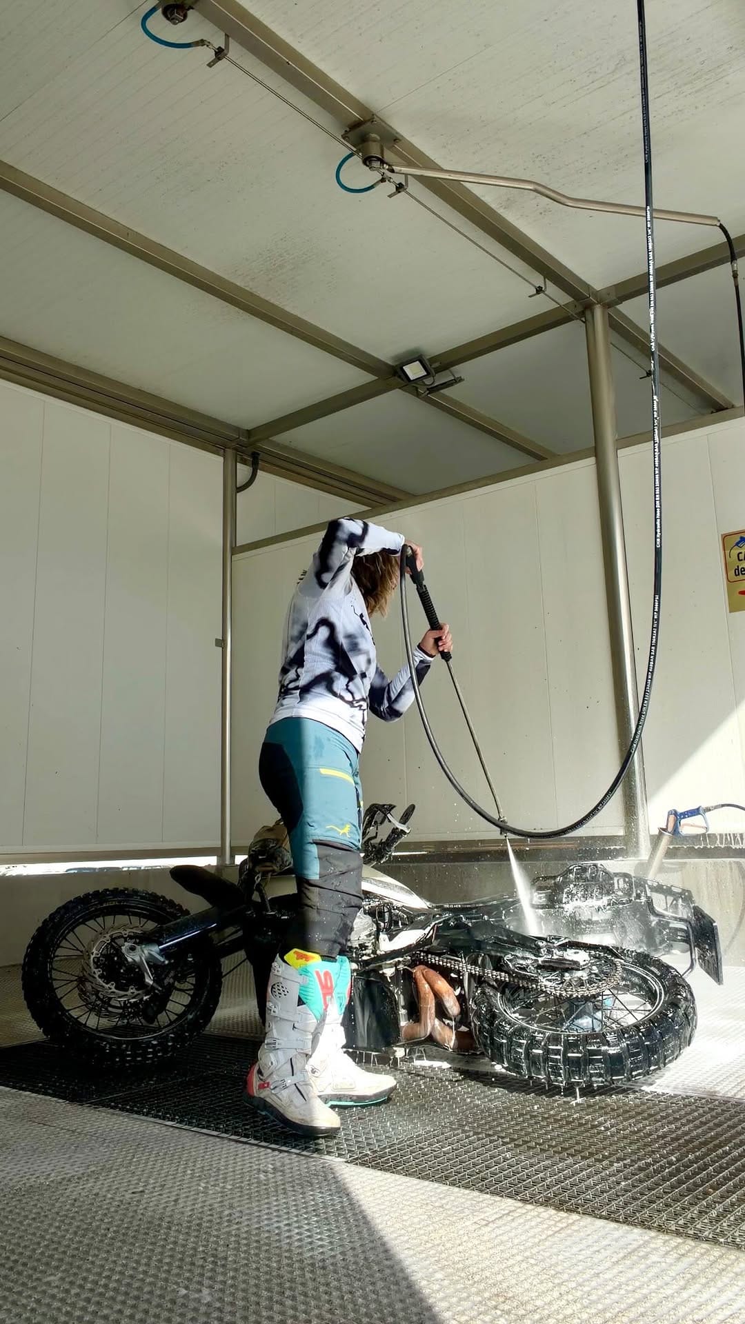 Post 4 by Leonoor - self-employed photographer on Instagram (video)