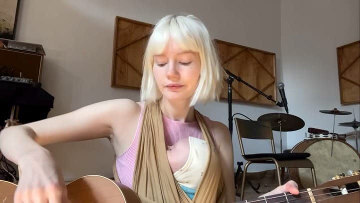 Post 5 by Zanna on Instagram (video)