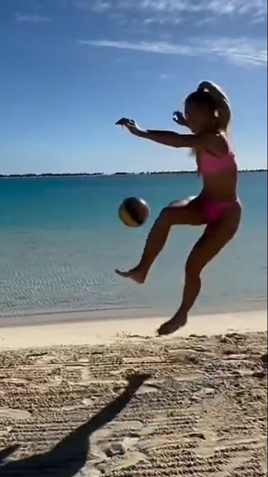 Post 1 by Alisha Lehmann 🧊 Fanpage on Instagram (video)