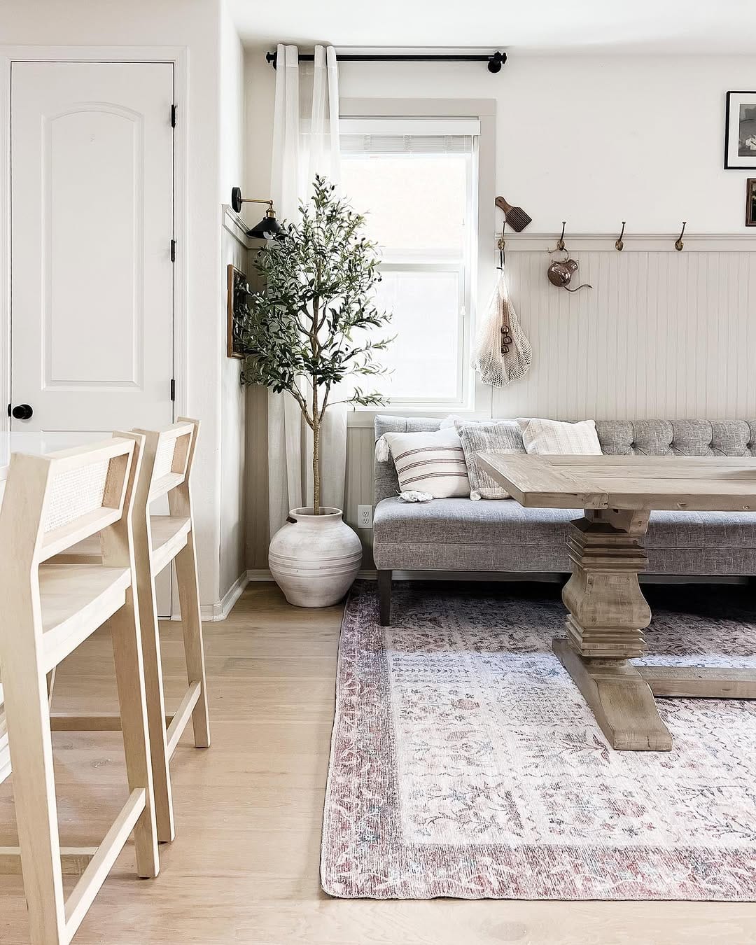 Post 4 by Yara • Home Design • DIY on Instagram (image)