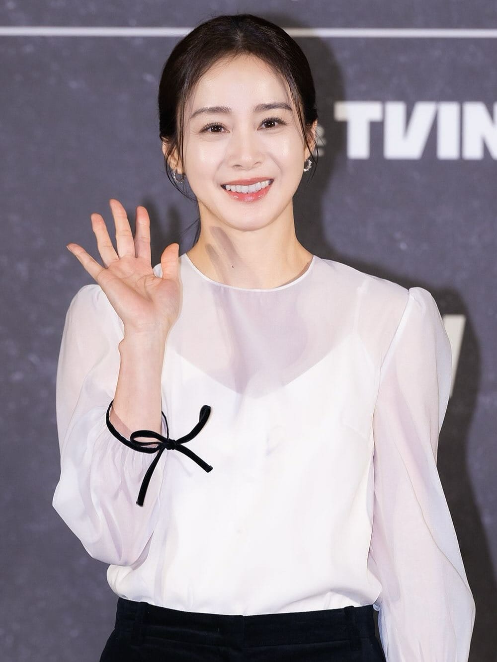 Post 4 by 🇰🇷TAE HEE KIM FANPAGE 팬페이지 on Instagram (carousel)