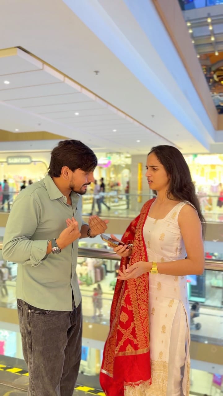 Post 4 by Dolly pathak❤️ on Instagram (video)
