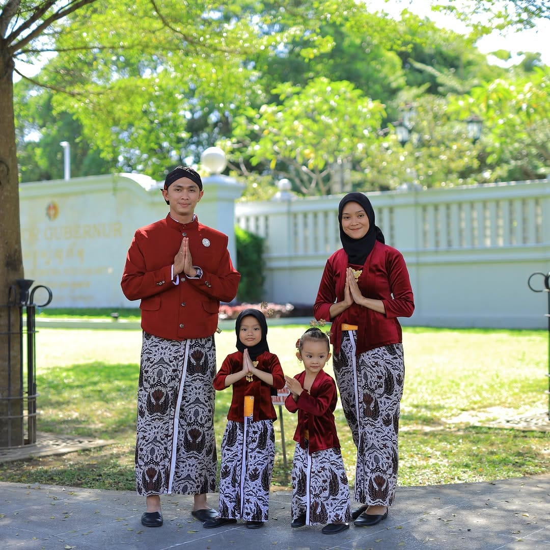 Post 3 by Tb. Rahsa on Instagram (carousel)