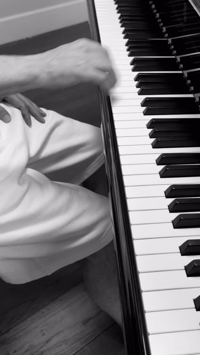 Post 4 by James Rhodes on Instagram (video)