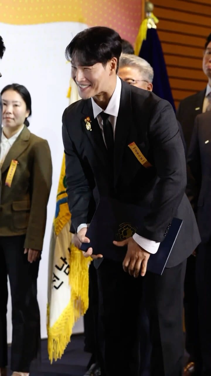 Post 6 by Kim Jong Kook Fan Account (김종국) on Instagram (video)