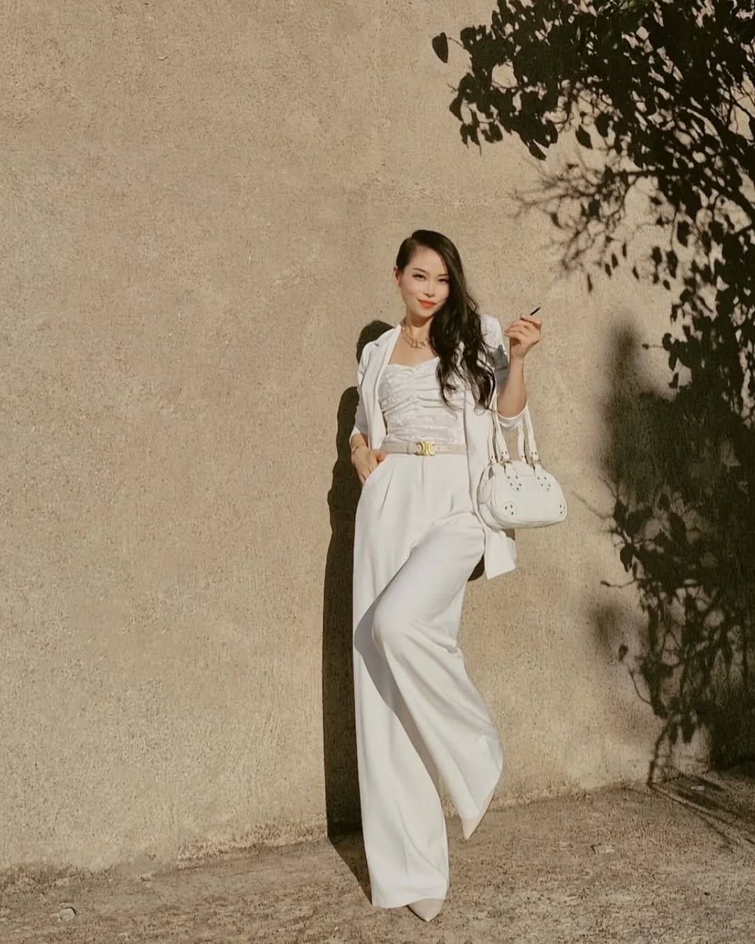 Post 2 by ootd/womenfashion on Instagram (image)
