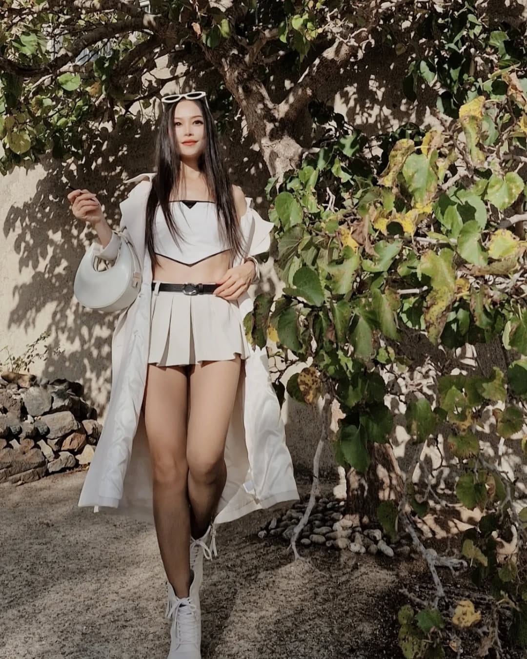 Post 4 by ootd/womenfashion on Instagram (image)