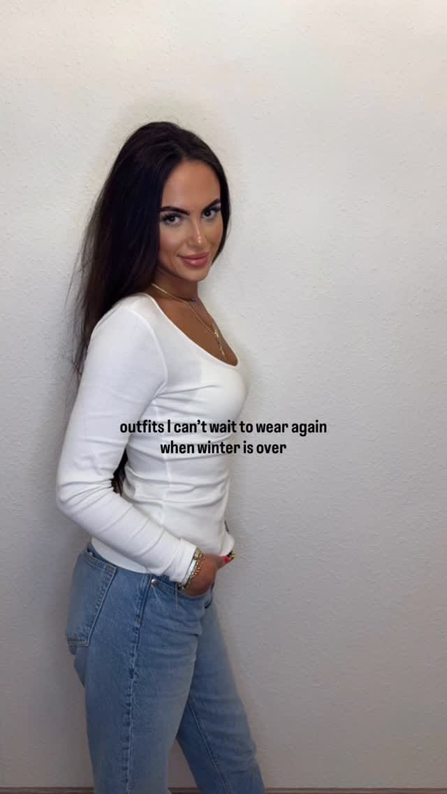 Post 4 by Julia Elisabeth on Instagram (video)
