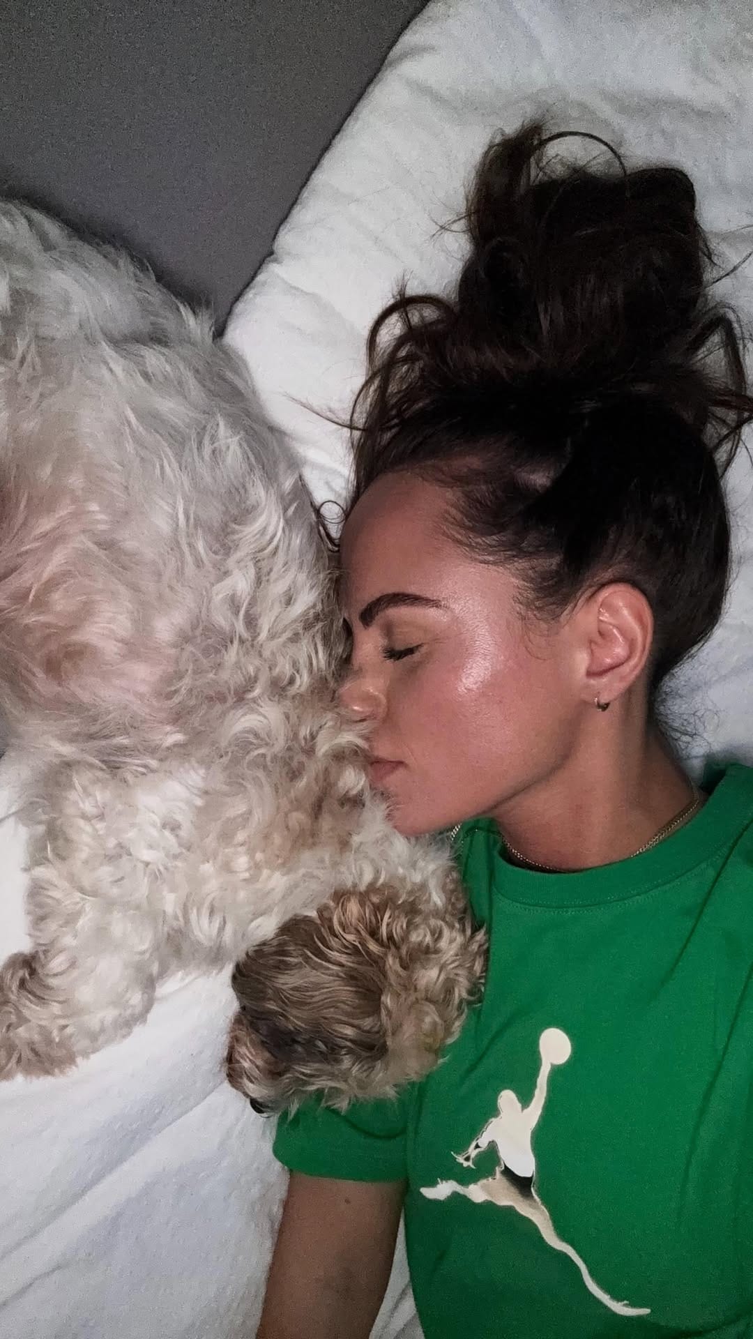 Post 3 by Julia Elisabeth on Instagram (video)