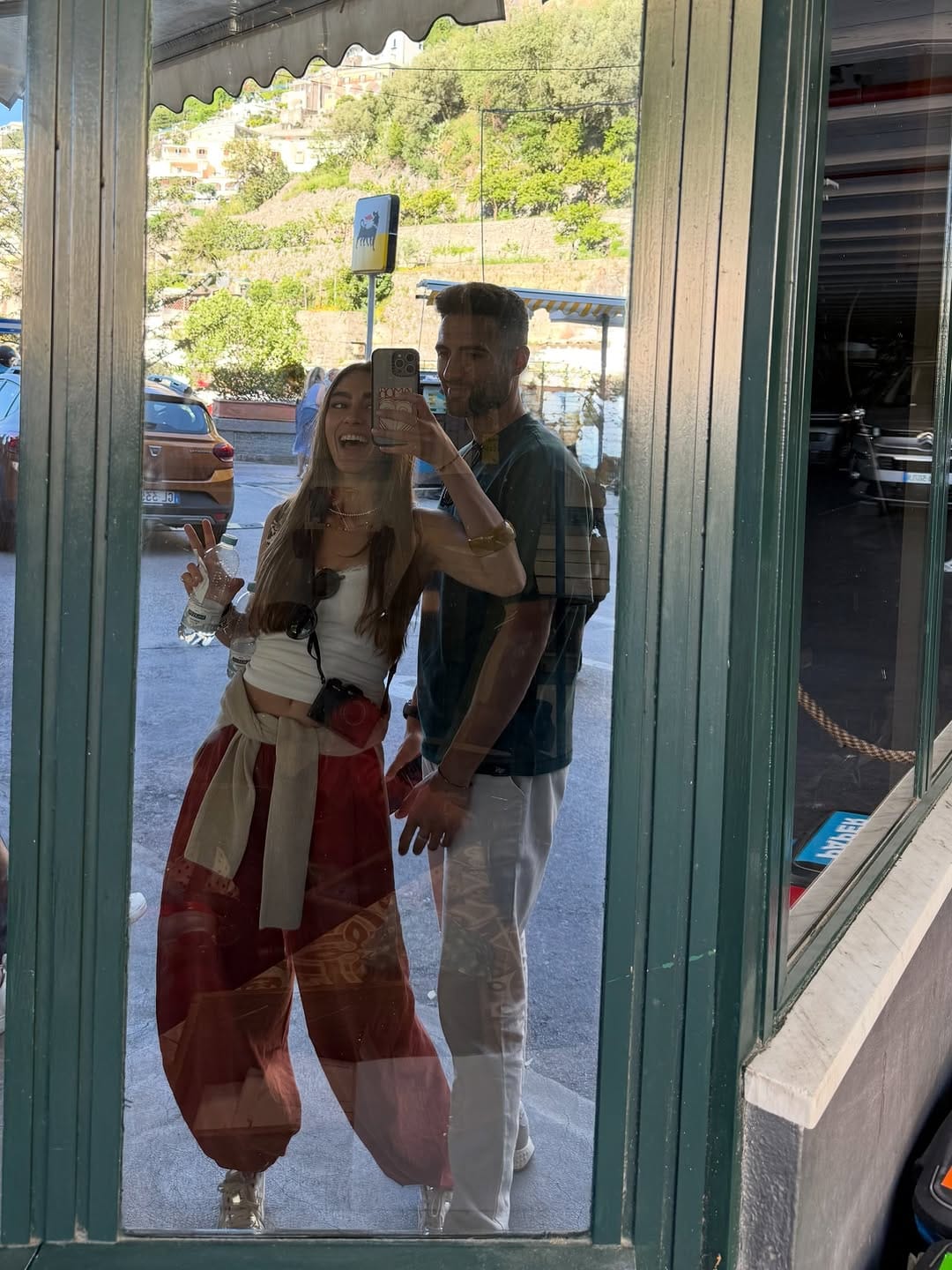 Post 10 by Andrea Bernal on Instagram (carousel)