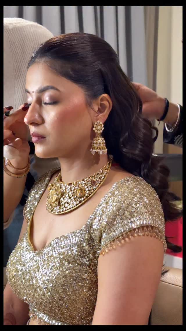 Post 4 by Ashita | Jodhpur| Jaipur| Udaipur Makeup Artist💫 on Instagram (video)