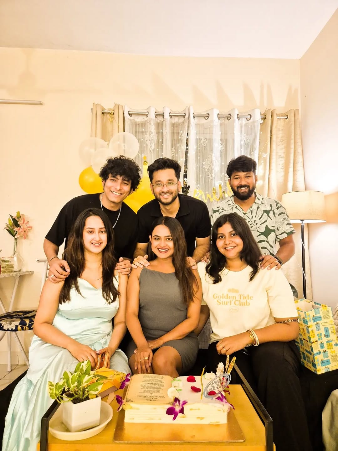 Post 2 by R O S H N I 🌻 𝐓𝐡𝐚𝐭𝐌𝐮𝐬𝐚𝐟𝐢𝐫𝐆𝐢𝐫𝐥 on Instagram (carousel)