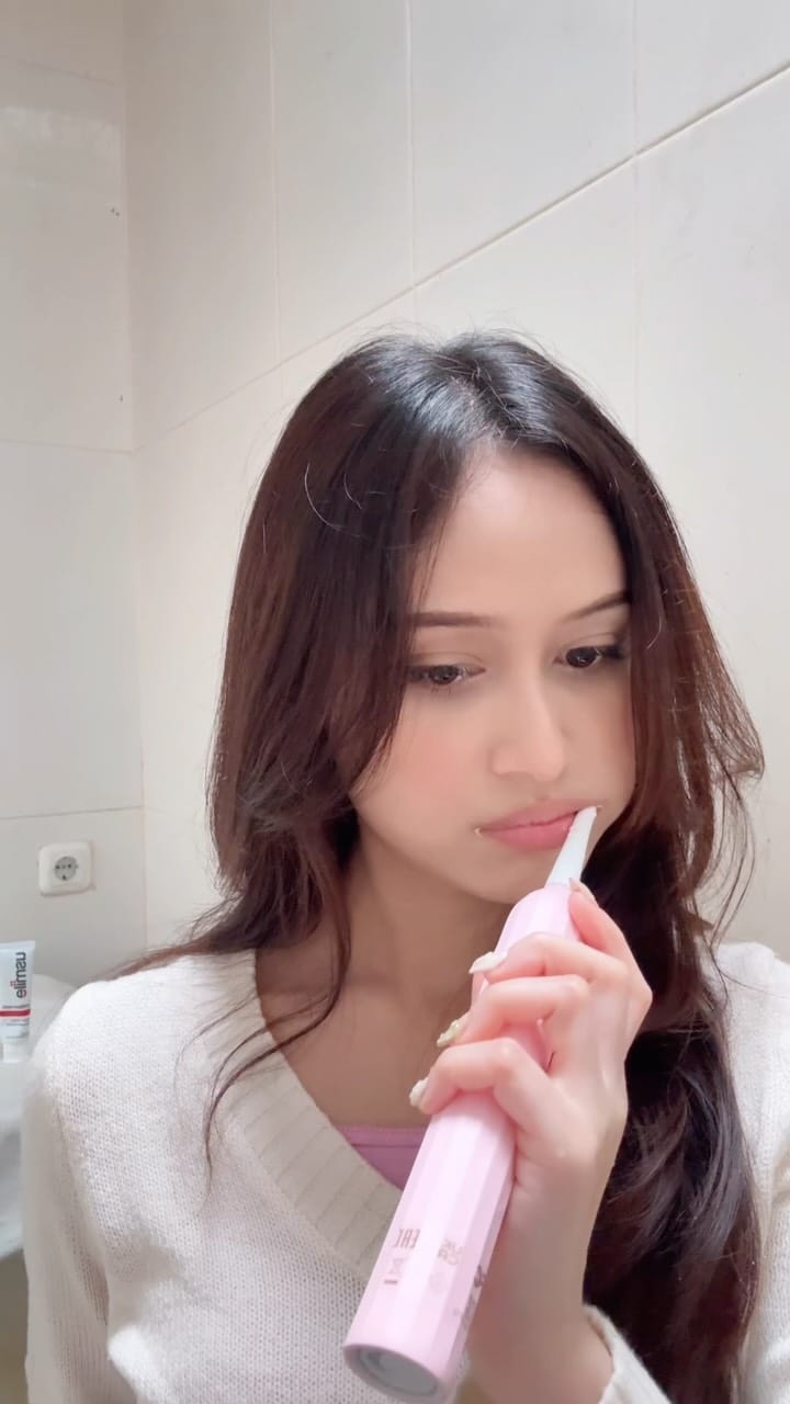 Post 1 by Aurora Aveligha on Instagram (video)