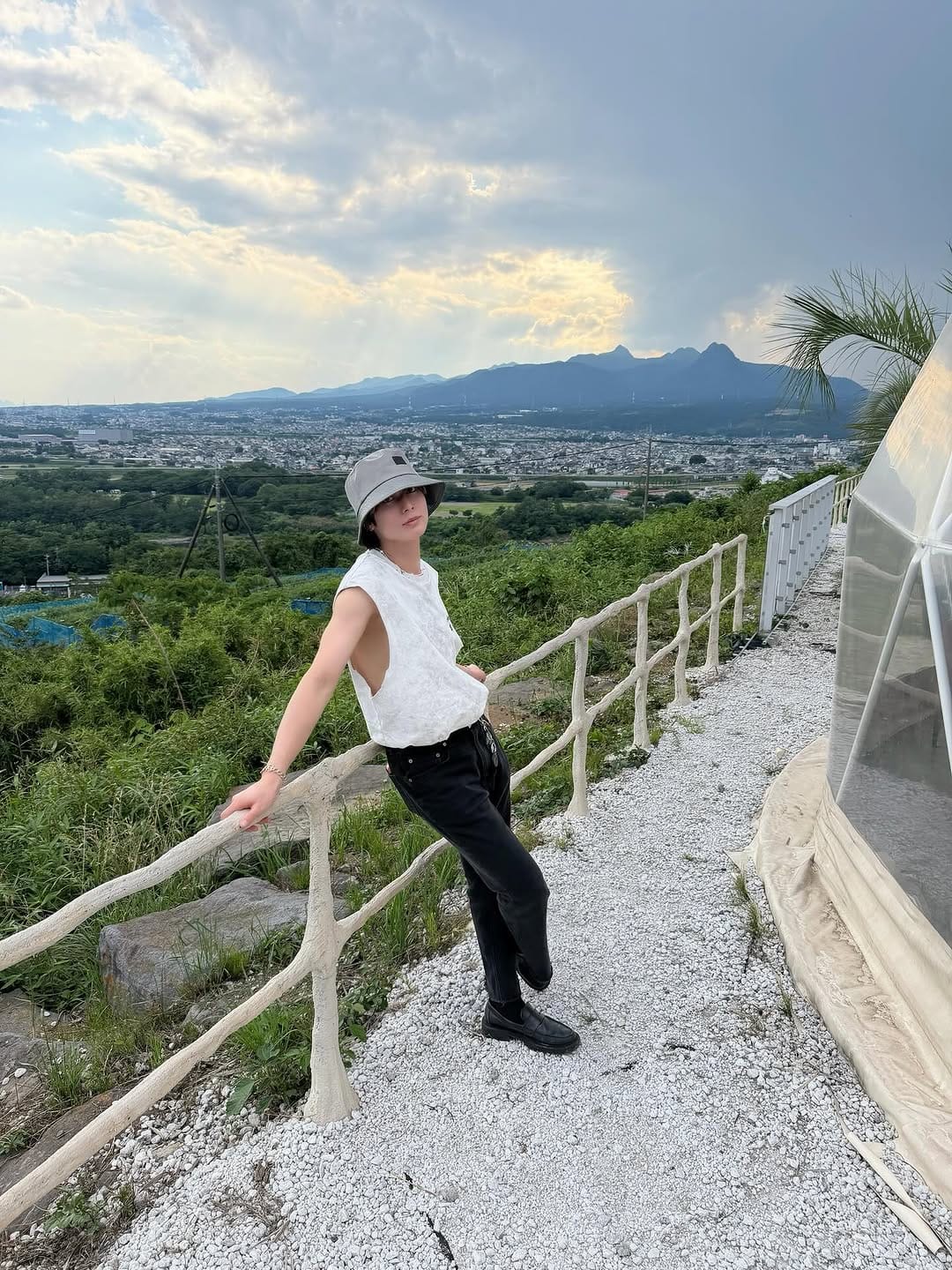 Post 2 by 佐原 至恩（Sahara Shion） on Instagram (carousel)