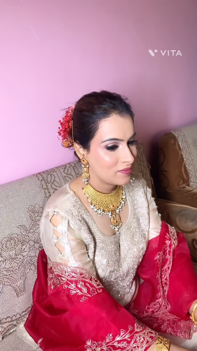 Post 6 by Makeup By Shabnum on Instagram (video)