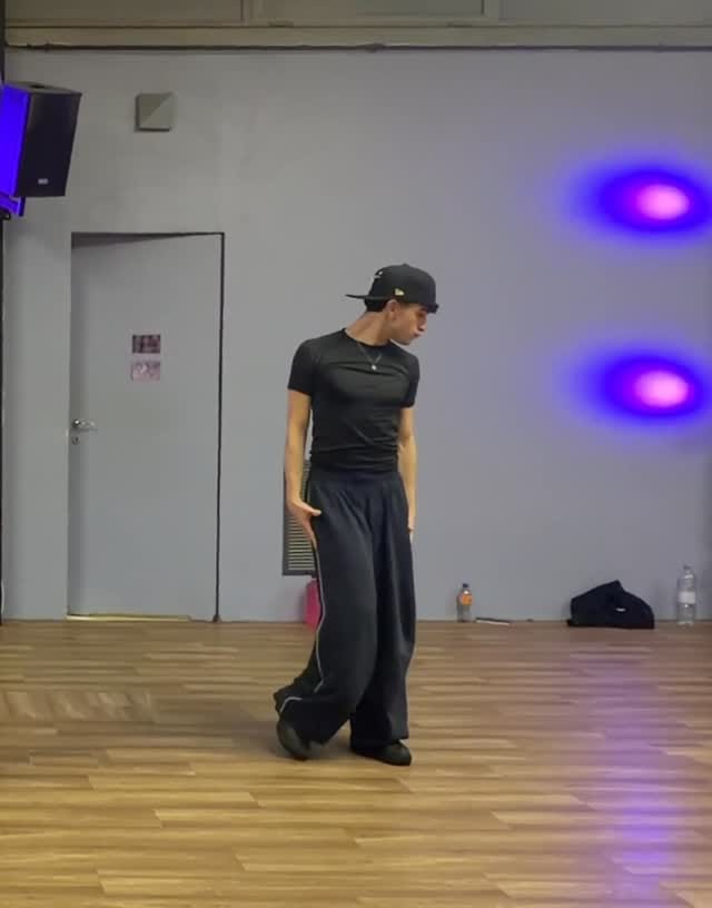 Post 4 by Flavietto🦂 on Instagram (video)