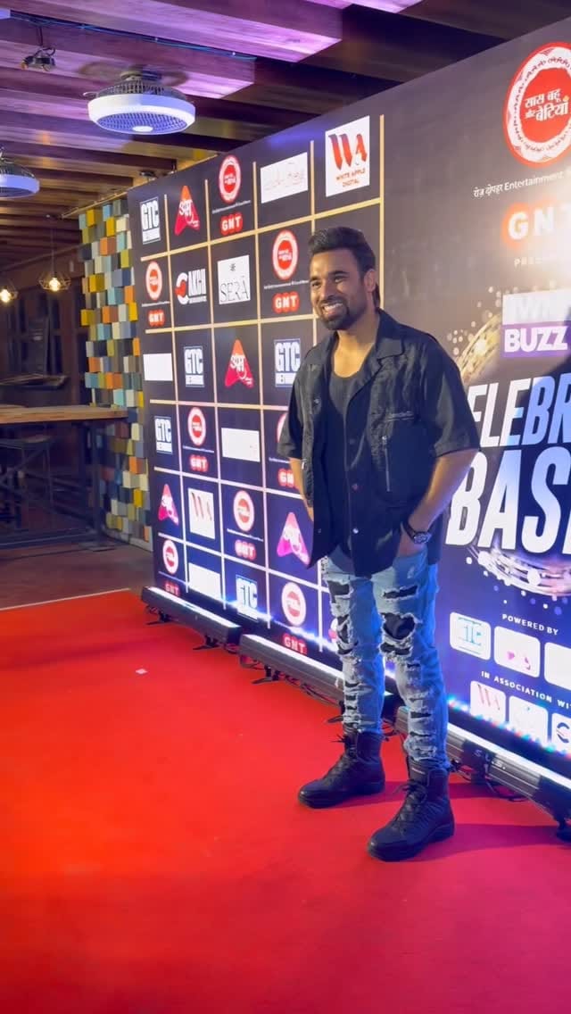 Post 3 by Mohit Arora on Instagram (video)