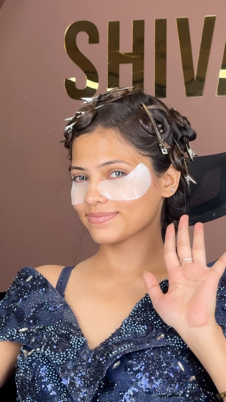 Post 1 by Shivangi Jindal |  MAKEUP ARTIST 💄 on Instagram (video)