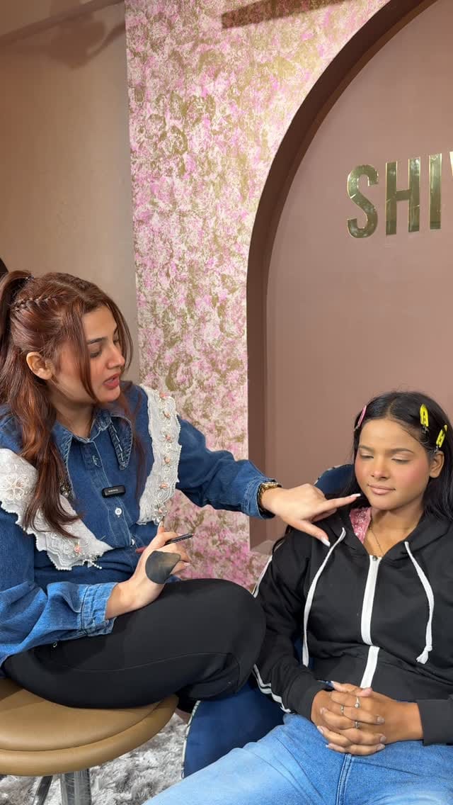 Post 4 by Shivangi Jindal |  MAKEUP ARTIST 💄 on Instagram (video)